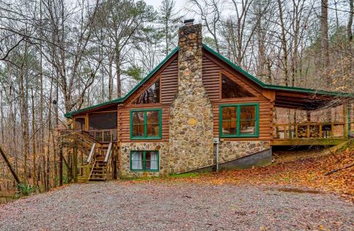 Tennga House | Groups Welcome! Cozy Creek-Front Cabin in Old Fort