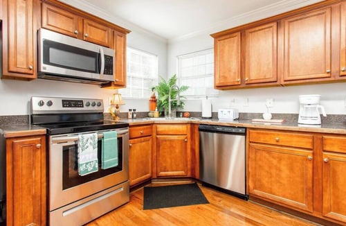 Mableton House | Grt Location/Spacious/Near Airport/Sleeps 8