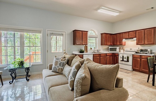 Johns Creek Apartment | Guest house - Stunning retreat -Surrounded by forest - Alpharetta