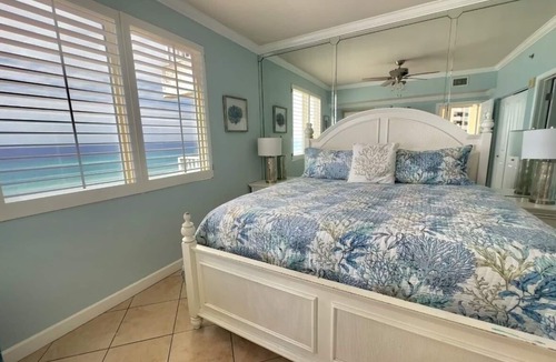Panama City Beach Resort | Gulf-Front Corner Unit~Same-Floor Parking~Wrap Balcony~FREE Beach Chairs~Sleep 8