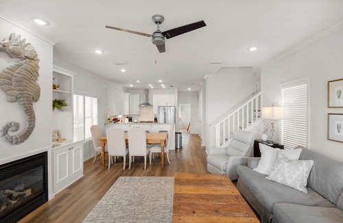 Seacrest House | Gulf Views/Community Pool/Short Walk to Beach/Recently updated Charming Beach House/Sleeps 15/WiFi