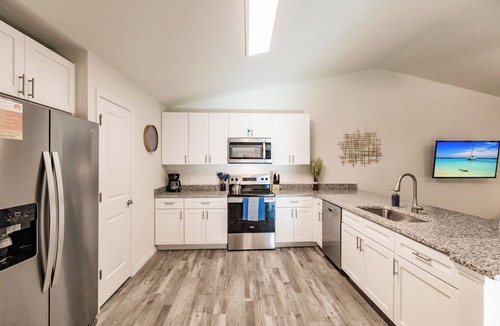 Port Charlotte Apartment | Gulfside Getaway: Unit 17428, Pool, Brand New!