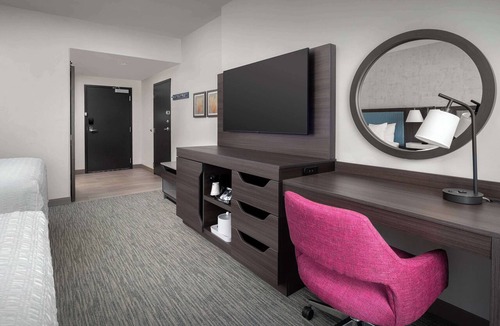 Pineapple Grove Arts District Hotel | Hampton Inn Delray Beach