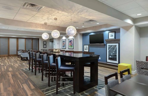 Emerson Hotel | Hampton Inn Emerson LakePoint