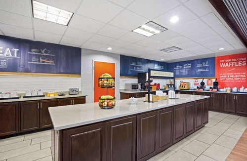 Selma Hotel | Hampton Inn Selma