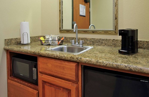 Buffalo Hotel | Hampton Inn & Suites Buffalo
