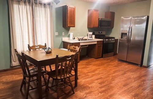 Golconda House | Handicap Accessible Standard Two Bedroom Suite on River