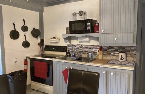Cub Run Cabin | Happy Hills 😁is a 3bedroom 1bath DIY cabin with side patio and garage