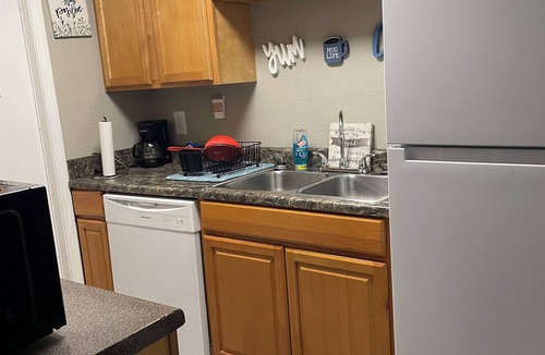 Pascagoula Apartment | Harbor Haven Beautiful Clean 2 Bedroom 2 Blocks from beach 🏝801