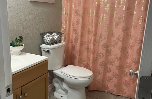 Pascagoula Apartment | Harbor Haven Beautiful Clean 2 Bedroom 2 Blocks from beach 🏝801