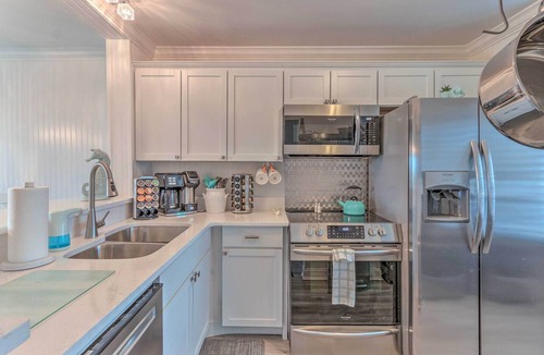 Oceanmarsh Subdivision Condo | Harbor Island Beach Retreat - Steps to Ocean!