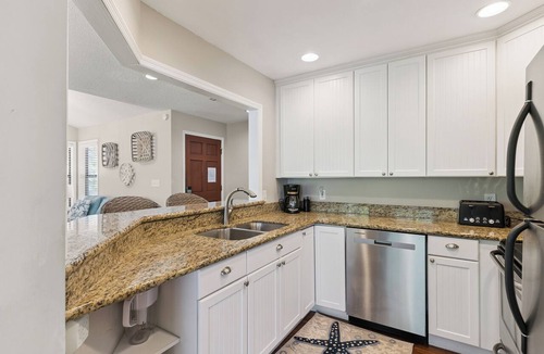 Saint Simons Island Condo | Harbour Oaks near the Village/Pier - 3 bed, 2 bath, sleeper sofa, pet friendly