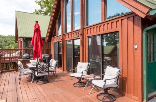 Six Mile House | Harbour Pointe - Lake Keowee Chalet with Boat Slip