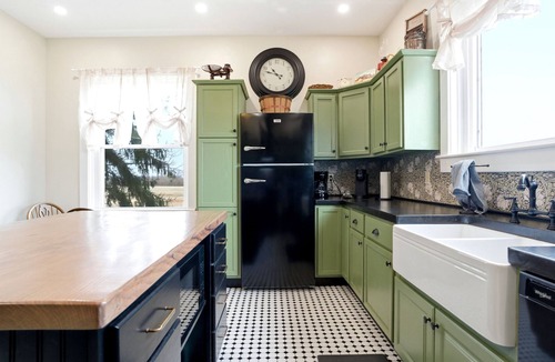 Prospect House | Harris House - Rustic Farmhouse on 200 Acres