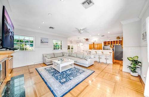Lake Ida Shores House | Heated Pool! Close To Beach+Avenue! Quaint Style!