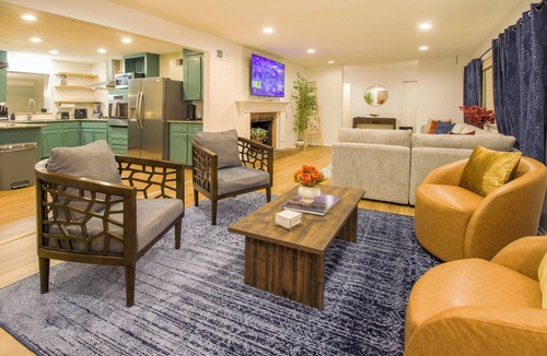 Savannah House | Heated Pool - Pickleball - Putting Green