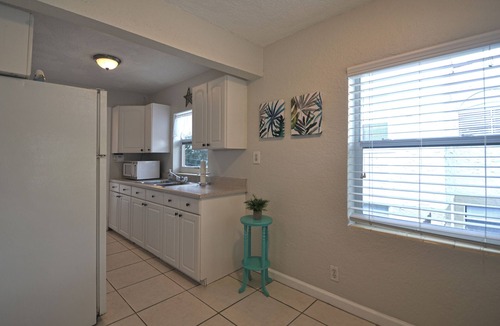 Southwest House | Heated private pool, walk to Zoo, Science Museum & Park