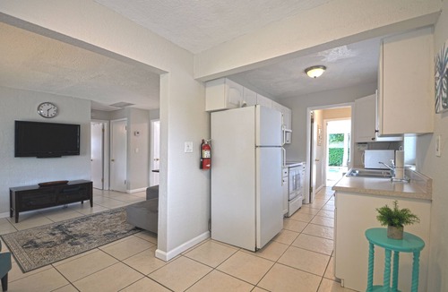 Southwest House | Heated private pool, walk to Zoo, Science Museum & Park