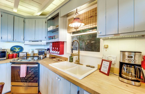 Cullowhee House | 'Hemlock Hideaway' w/Deck + Lake Glenville Views