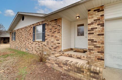 Henderson House | Henderson Home w/Patio: 1 Mi to Norfork Lake