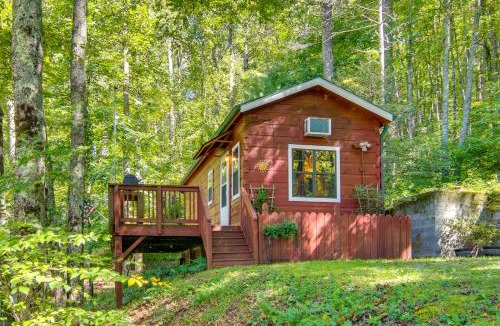 Hendersonville House | Hendersonville Cabin Near Hiking & Waterfalls!