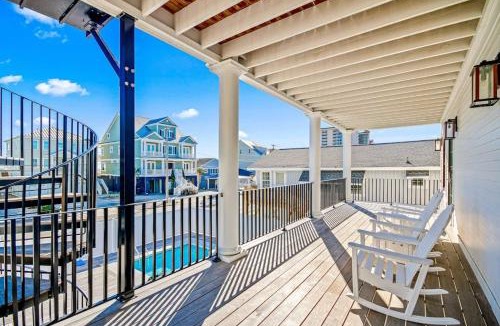 Crescent Beach House | Hermosa Villa