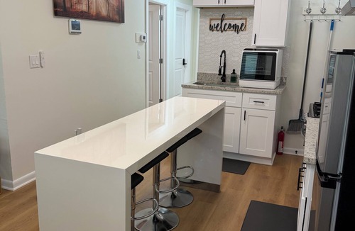 Riverdale House | Hibiscus House: 1 bedroom fully equipped house Riverdale with HVAC.