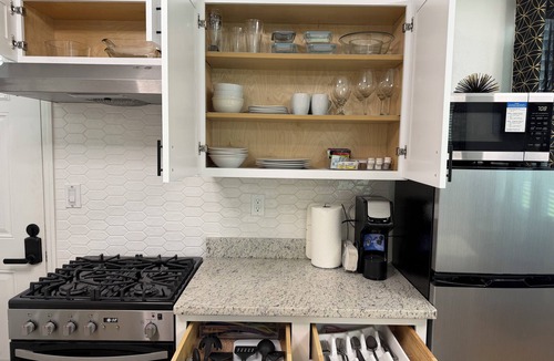 Riverdale House | Hibiscus House: 1 bedroom fully equipped house Riverdale with HVAC.