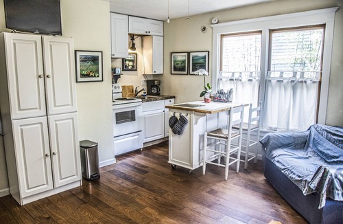 Decatur Apartment | Hidden Gem! Sunny, Relaxing, Two-Room Apartment