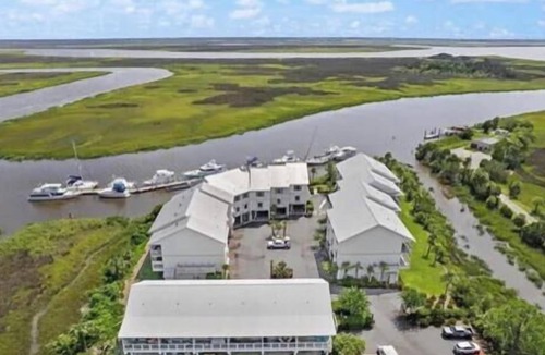 Country Club Estates Condo | Hidden Paradise