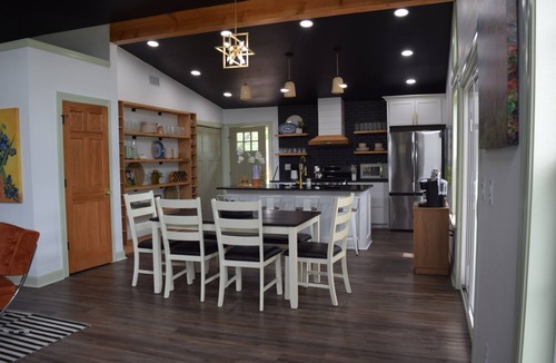 Little Flock House | Hide & Chic Modern Escape in Little Flock. Peaceful Location, Games, Sleeps 6