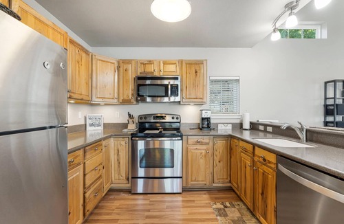 Sperry Cottage | Hideaway at CrossTimbers Marina