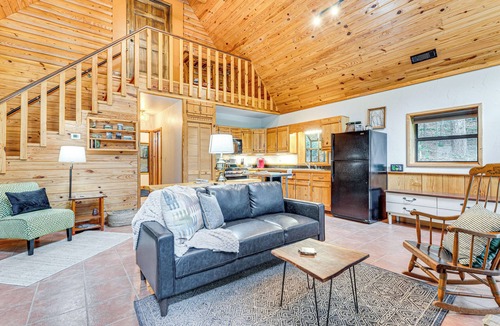 Indian Rock Springs Cabin | Hike, Fish & More: Cozy Cabin w/Patio in Murphy!
