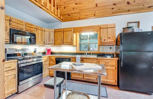 Indian Rock Springs House | Hike, Fish & More: Cozy Cabin w/Patio in Murphy!