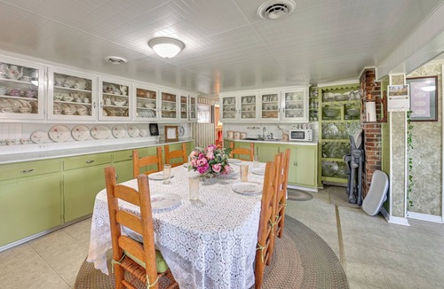 Waneta House | Hike & Fish: Rustic, Timeless McKee Home w/Yard