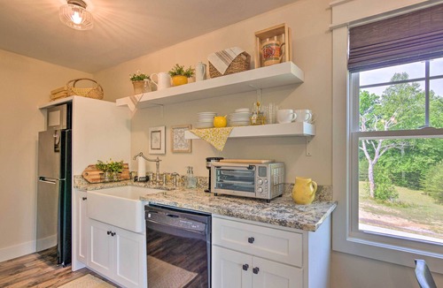 Tigerville Apartment | Hike, Fish & Unwind: Mtn-View Gem in Landrum!