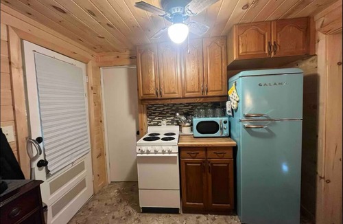 Rosman House | Hilda’s Hideaway- a charming little A-frame