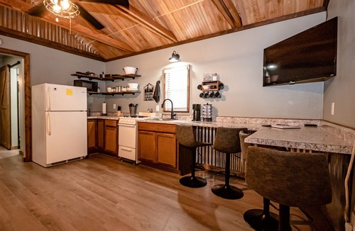 Board Camp Cabin | Hillbilly Hideaway at Wolfpen Gap