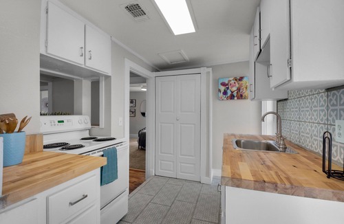 Downtown House | Historic 2 Bedroom Downtown Apartment