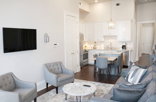 Lower Garden District Apartment | Historic 2BR Walkable Lower Garden District