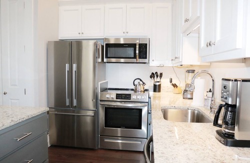 Lower Garden District Apartment | Historic 2BR Walkable Lower Garden District
