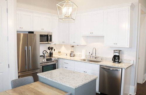 Lower Garden District Apartment | Historic 2BR Walkable Lower Garden District