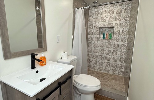 Central Business District House | Historic Downtown Hardwood Apartment 2 Minute Walk to French Quarter -3B