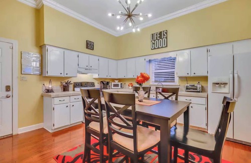 Dixon Park House | Historic Downtown Victorian Home Near Forsyth