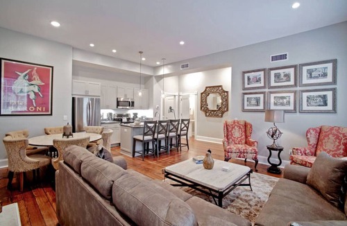 Historic District - North Villa | Historic Home 5 bedroom, 5 bath w/9 beds and 2 Parking spots
