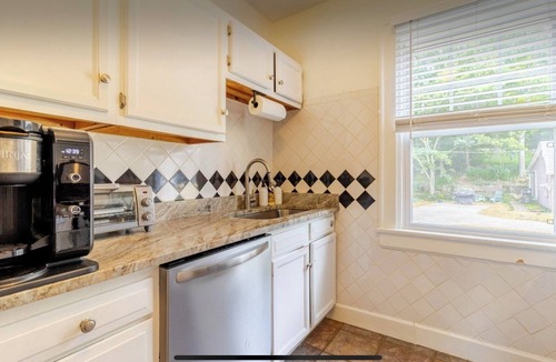 Old Towne House | Historic Home, Modern Conveniences 15 Minutes to Chattanooga. Great for Families
