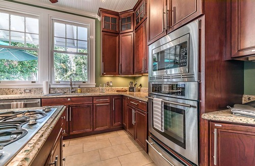 Historic District House | Historic Home Overlooking the Beaufort River Located on Bay St - Sleeps 10