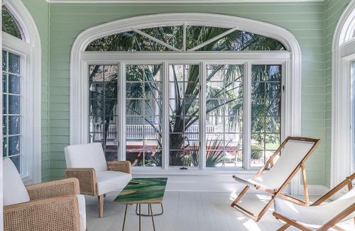 Historic District House | Historic Home Overlooking the Beaufort River Located on Bay St - Sleeps 10
