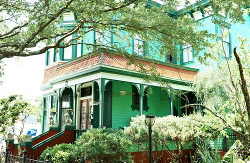 Thomas Square House | Historic landmark 4-bed 4 bath house in marvelous Savannah with free parking!
