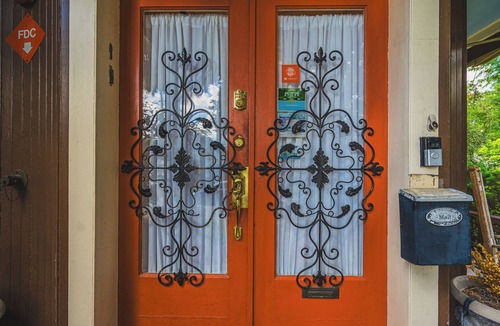 Thomas Square House | Historic landmark 4-bed 4 bath house in marvelous Savannah with free parking!